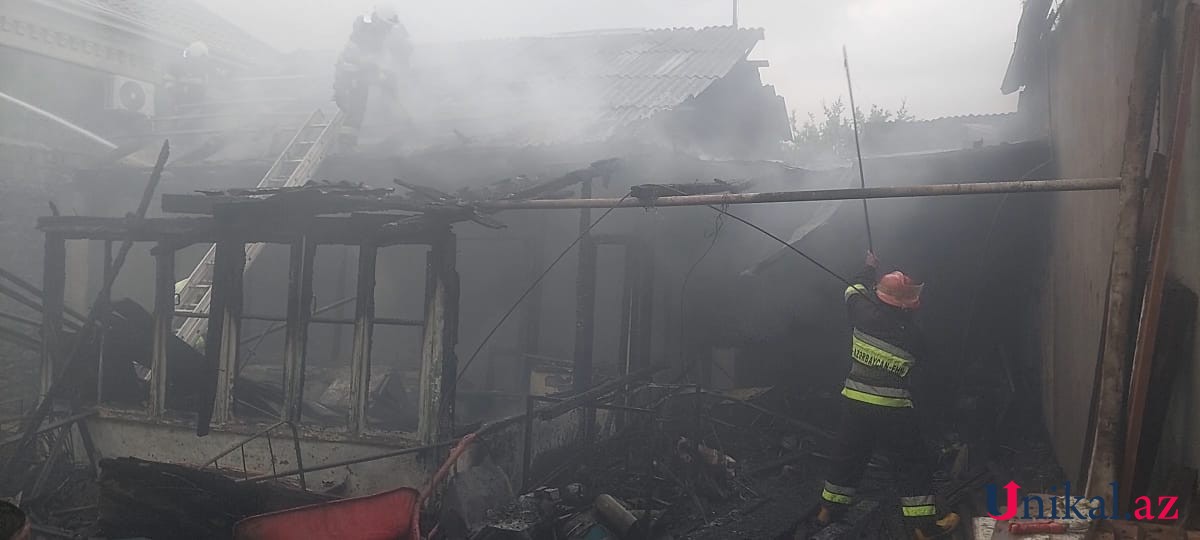 Gəncədə evlərdəki yanğın söndürüldü - FOTOLAR (YENİLƏNİB)